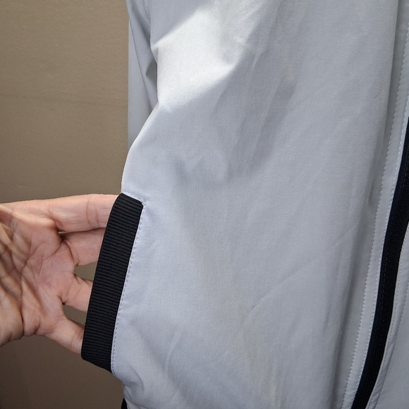 NWOT DKNY Sport Women's S Logo Bomber Jacket Ribbed Cuffs Hem Cream Black - Picture 3 of 15